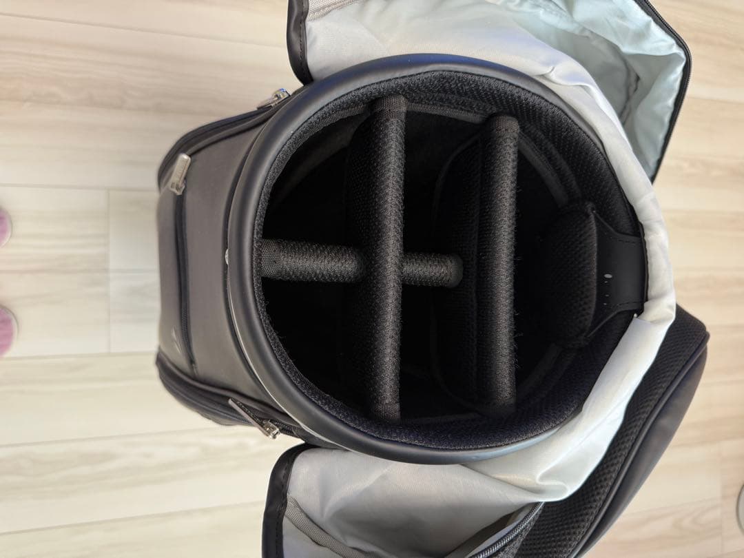 TaylorMade ブラック キャディバッグ　《美品》