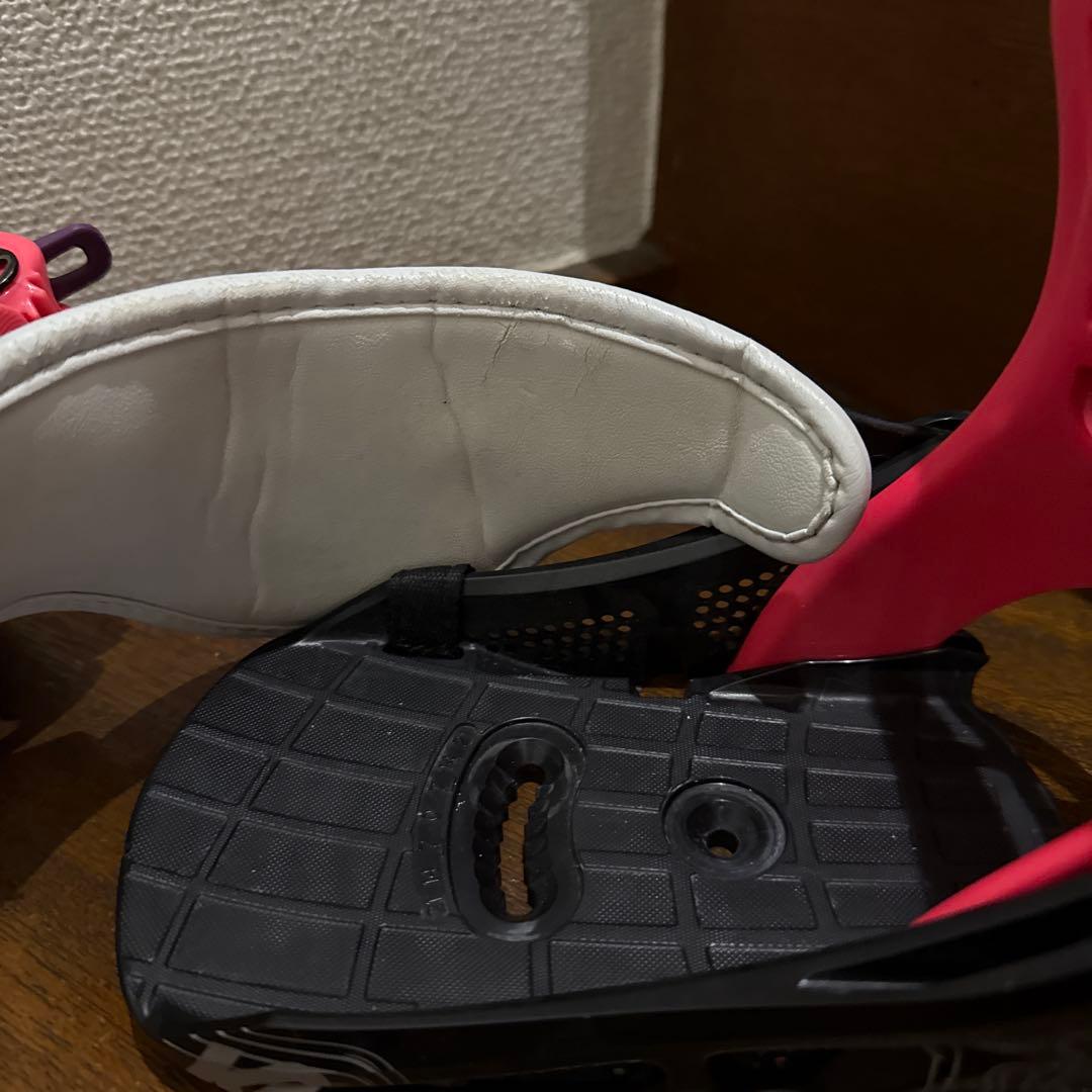 6103！スノーボード ビンディング ホワイト/ピンクと板のセット