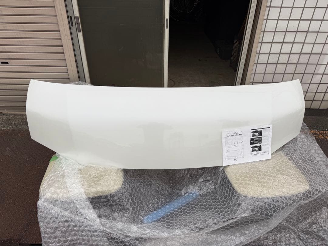 ハイエースワゴン　バッドフェイスボンネット