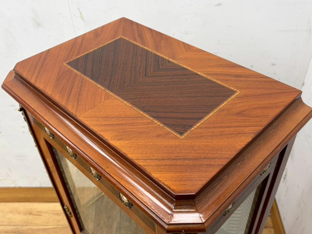 T7991☆展示品イタリアネオクラシックルイ16世様式象嵌細工真鍮金具飾り棚