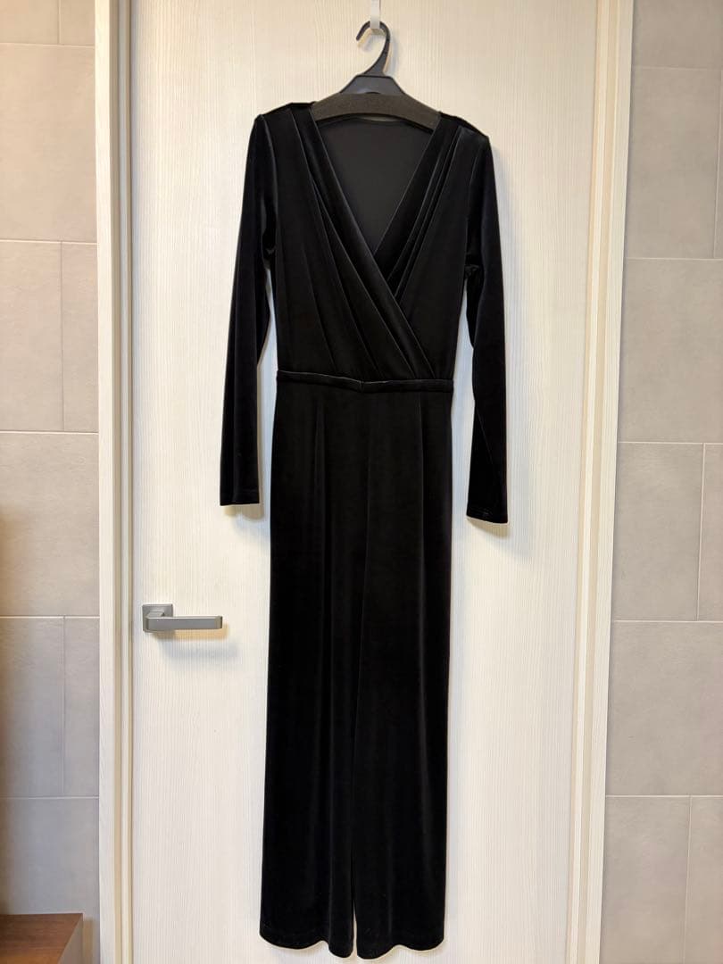 新品未使用タグ付きアニュアンス 完売品 ベロアカットオールインワM ブラック