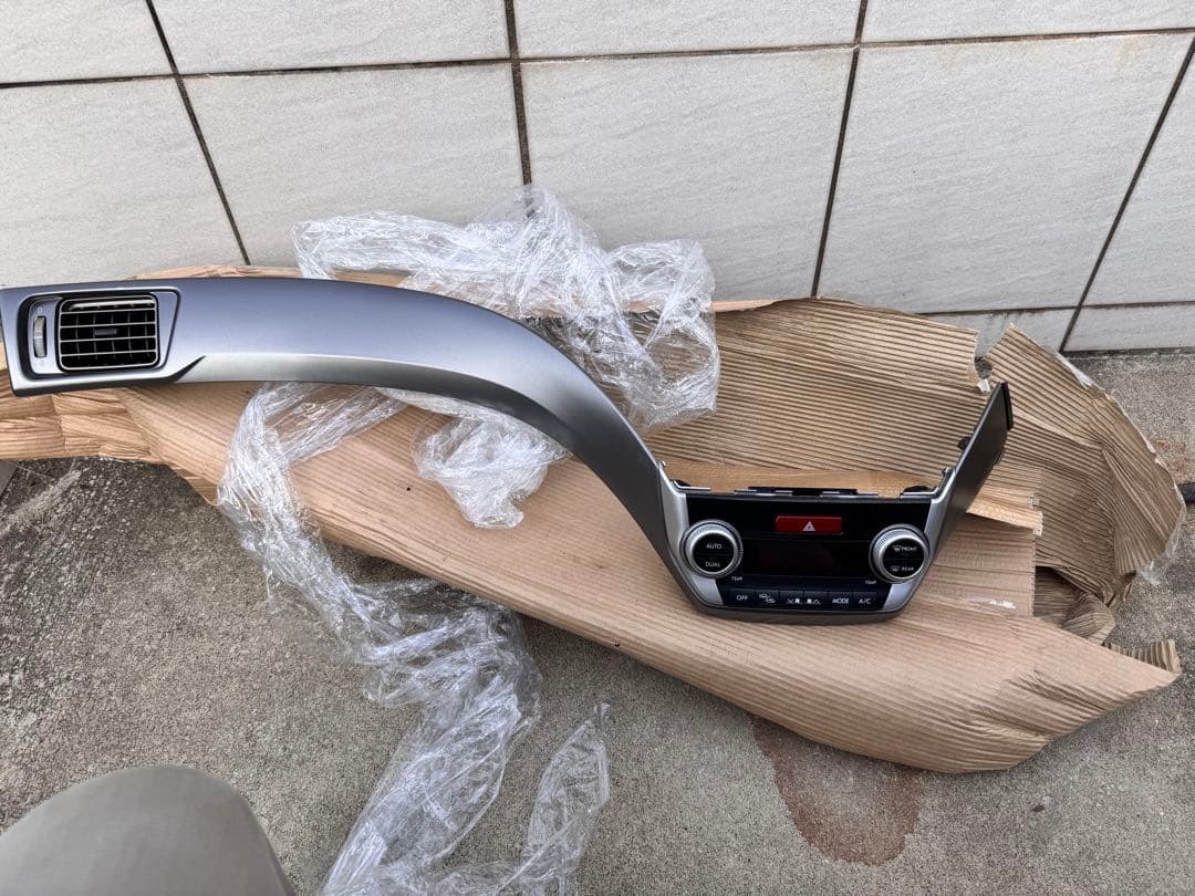 フォレスターエアコンパネル　SHJ GRB/GRF/GVB/GVF流用可能