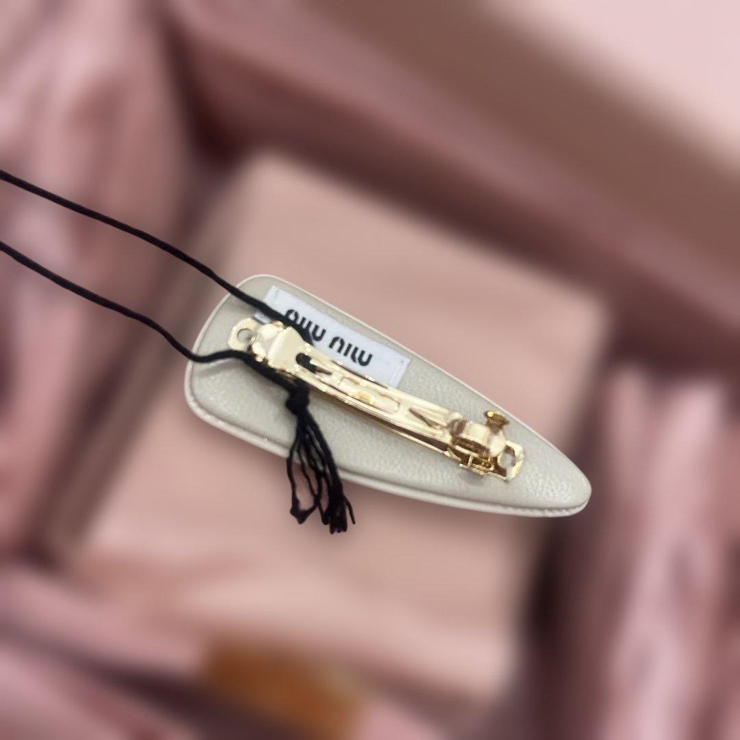 MIU MIU ヘアピン　バレッタ　新品未使用タグ付きブラックフライデー価格です