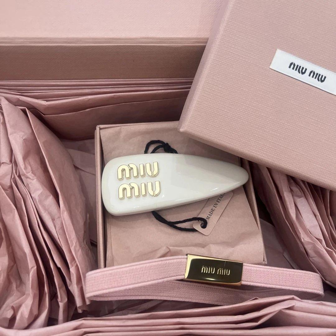 MIU MIU ヘアピン　バレッタ　新品未使用タグ付きブラックフライデー価格です