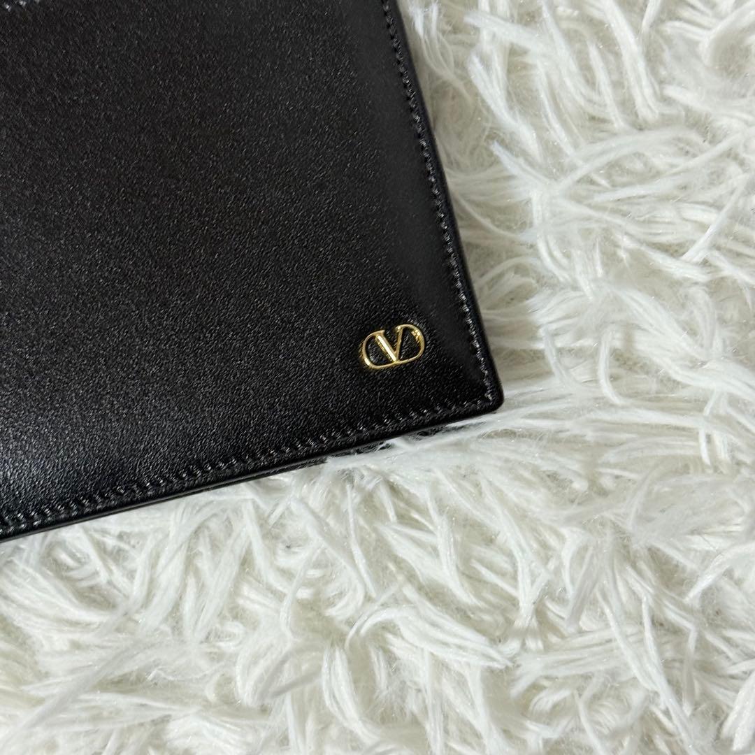 ⭐️新品未使用⭐️ Valentino Garavani 二つ折り財布　札入れ　黒
