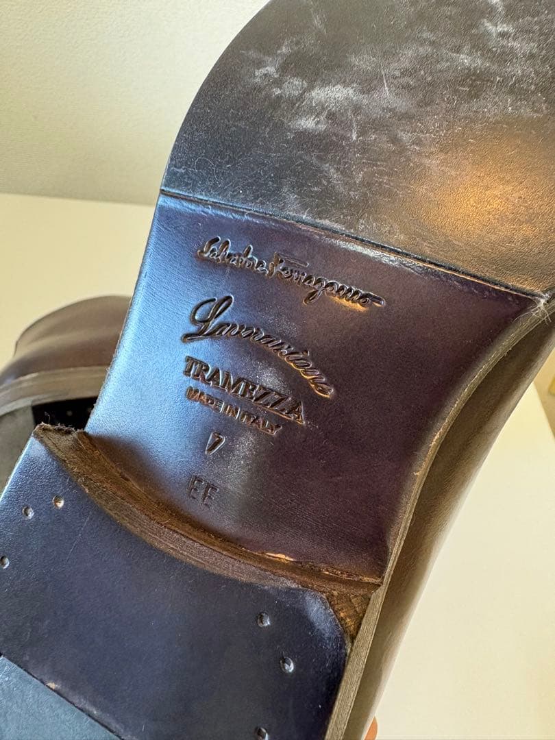 フェラガモ　シューズ