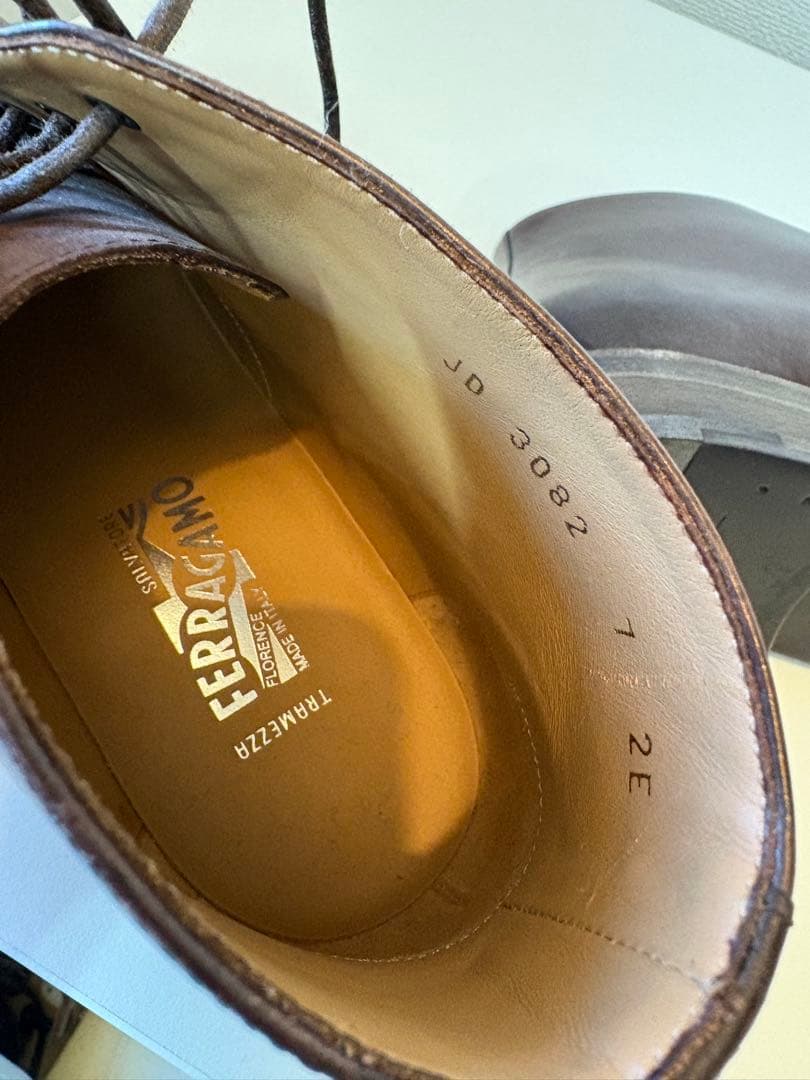 フェラガモ　シューズ