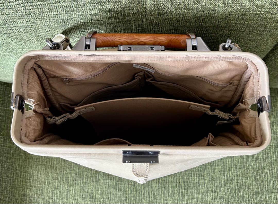 レア色　YOUTA 豊岡鞄 ダレス　木手　縦型L ライトベージュ　男女兼用