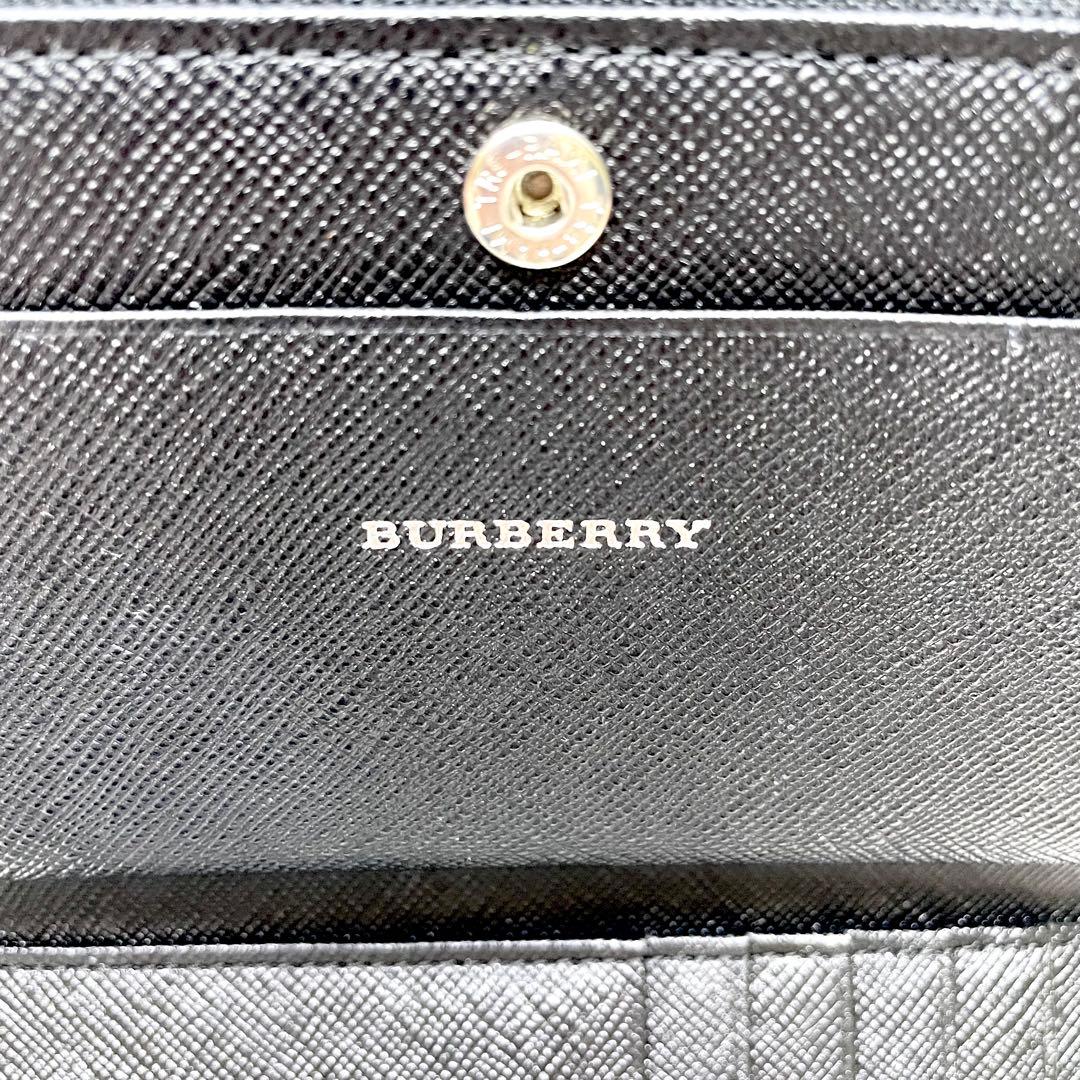 極美品✨ BURBERRY バーバリー チェック柄 型押し 二つ折り 財布