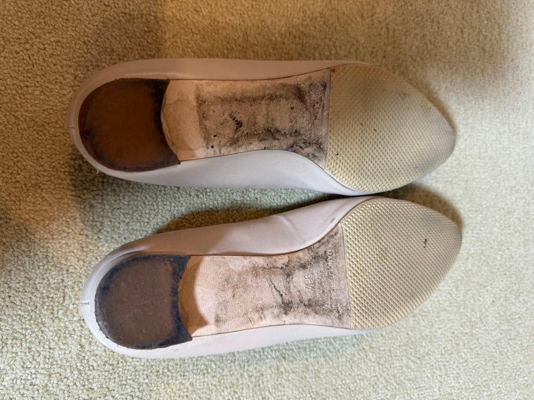 こ*ろ様 マノロブラニク　ハンギシ　フラットシューズ　レザー　ピンクベージュ