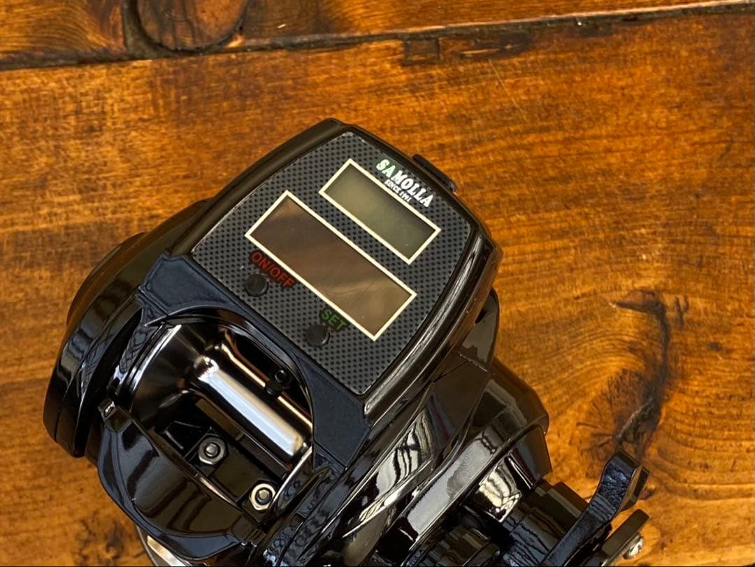 デジタルカウンター付きベイトリール　右巻　ジギング　ソーラー充電　デジタルリール