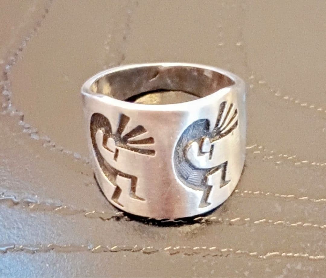 ネイティブアメリカン ホピ族作 シルバー15号 ココペリ柄