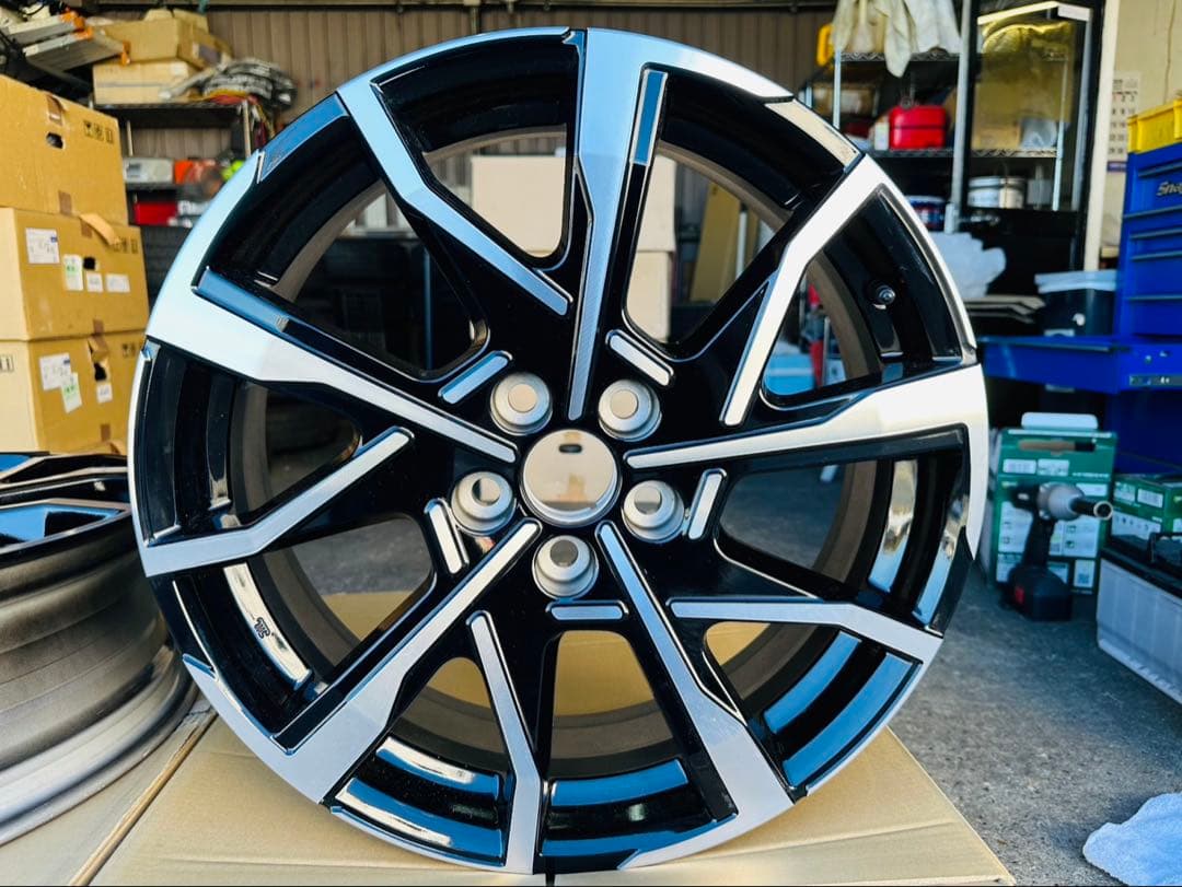 1箇所小傷あり　60 プリウス PHEV 純正ホイール19インチ4本　新車外し