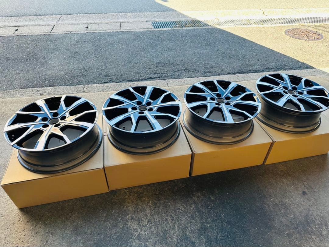 1箇所小傷あり　60 プリウス PHEV 純正ホイール19インチ4本　新車外し