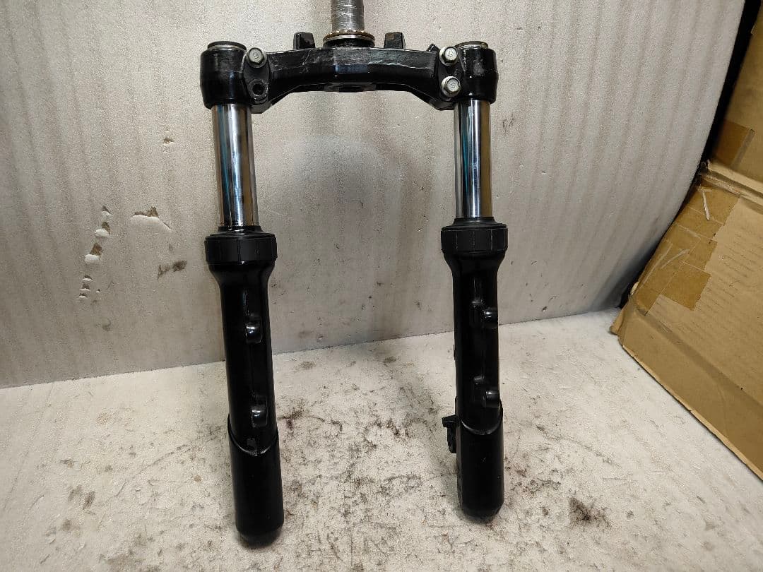 4型シグナスX 純正ステムアンダーブラケット フォーク左右 要手直し