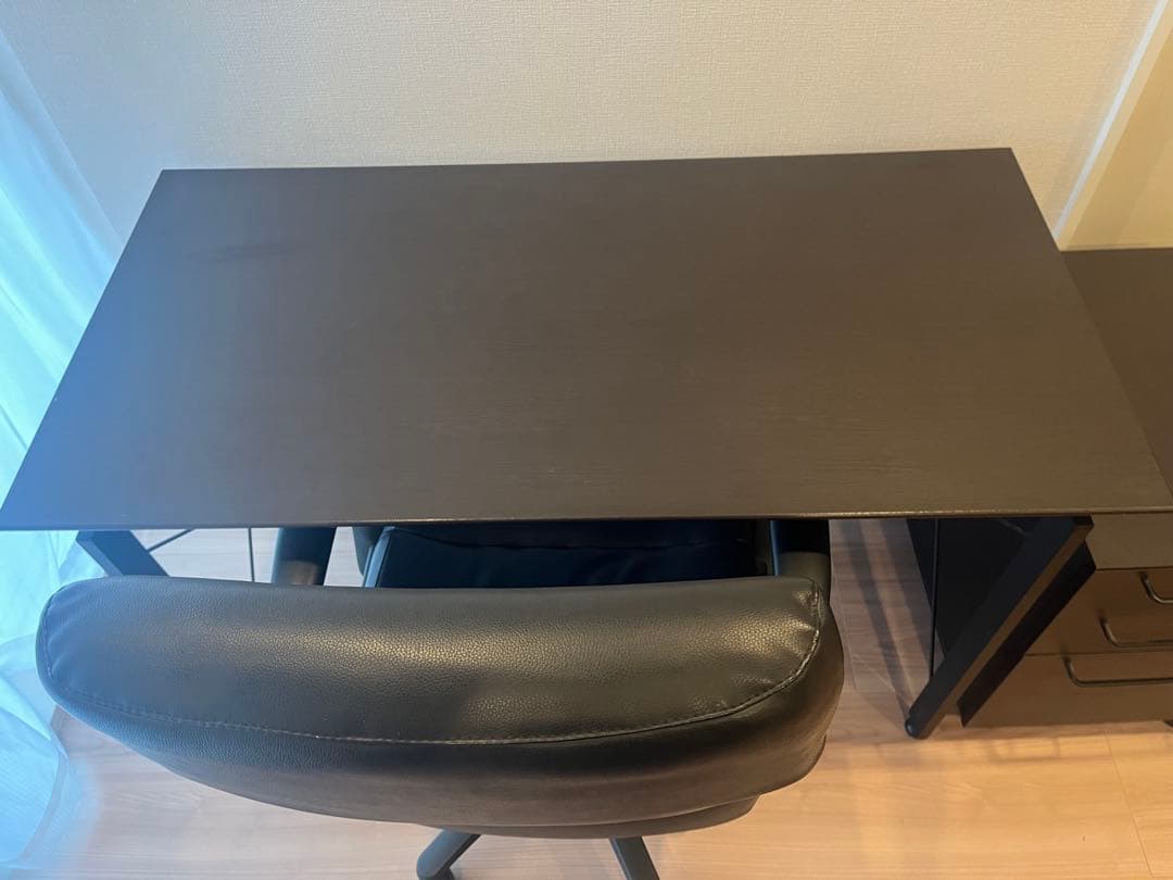 黒のパソコンデスクと回転椅子セット