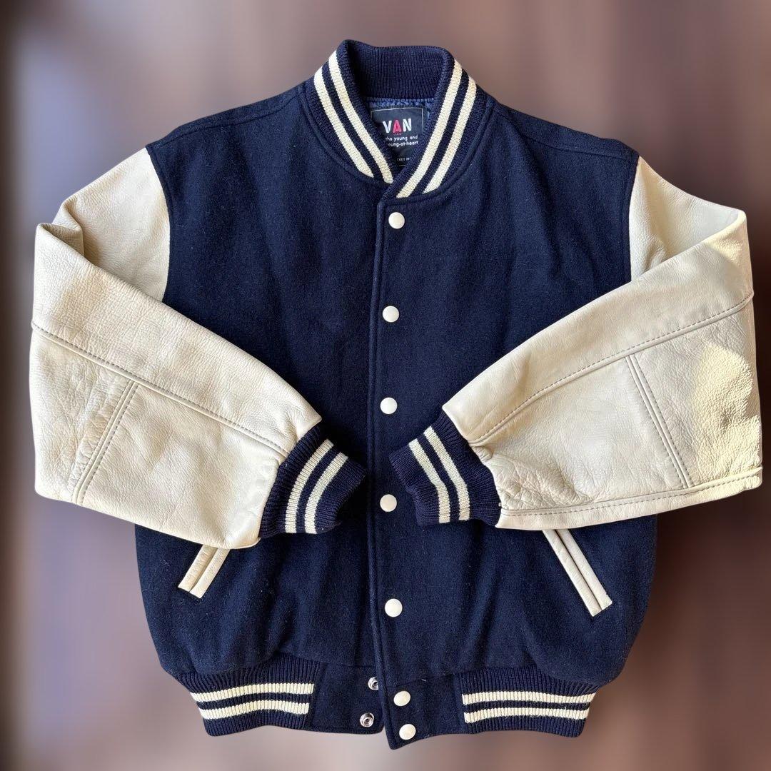 VAN スタジャン ネイビー/アイボリー