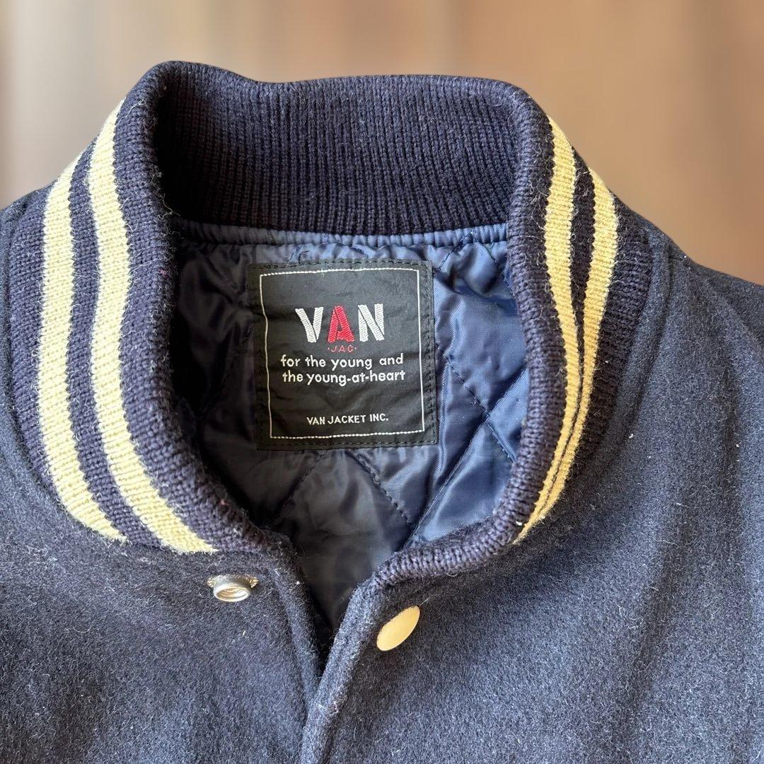 VAN スタジャン ネイビー/アイボリー