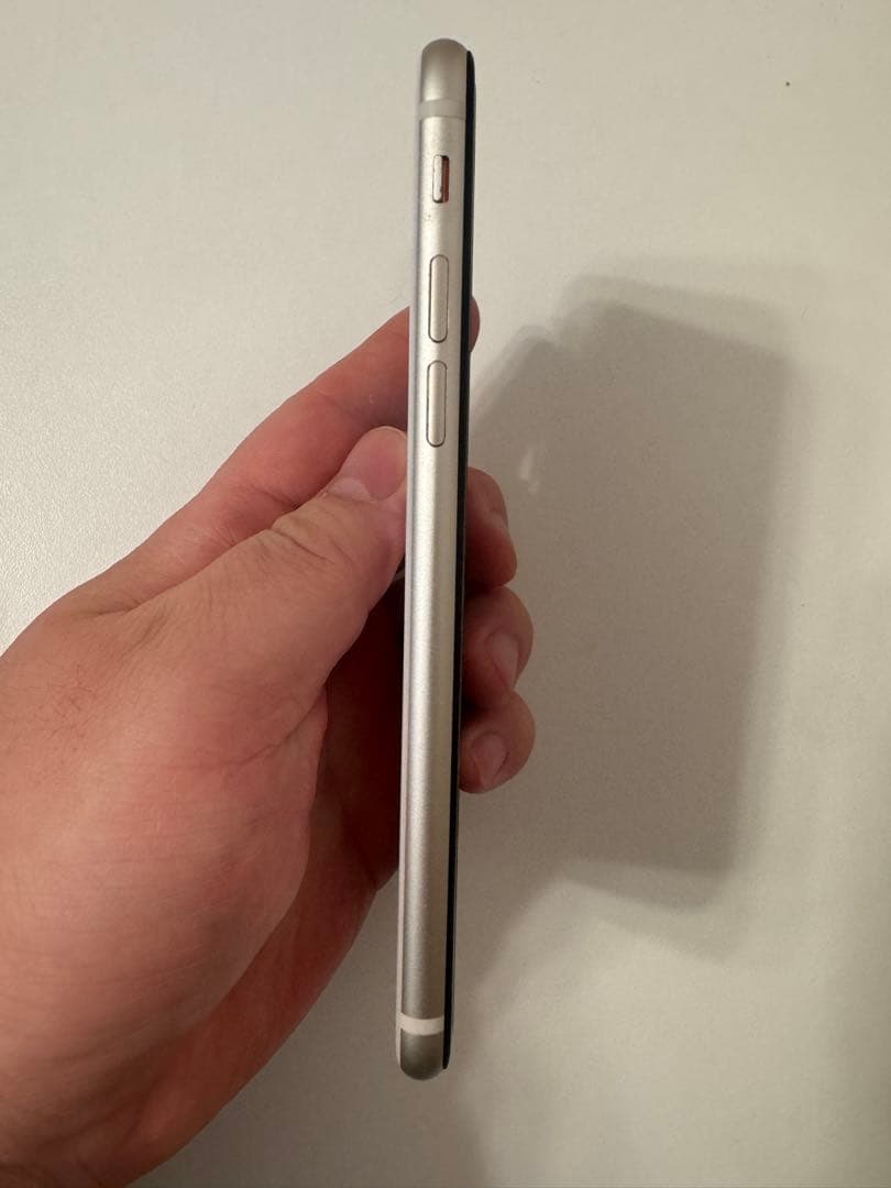 iPhone SE (第3世代) スターライト 128GB SIMフリー 本体