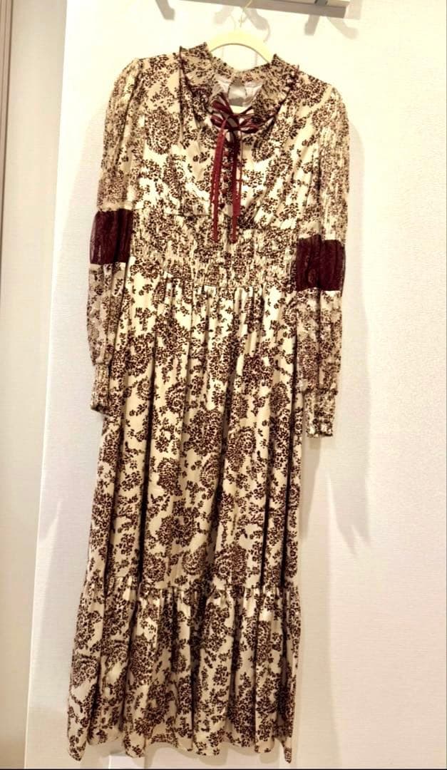 ワンピース Herlipto Winter Floral Longsleeve Dress