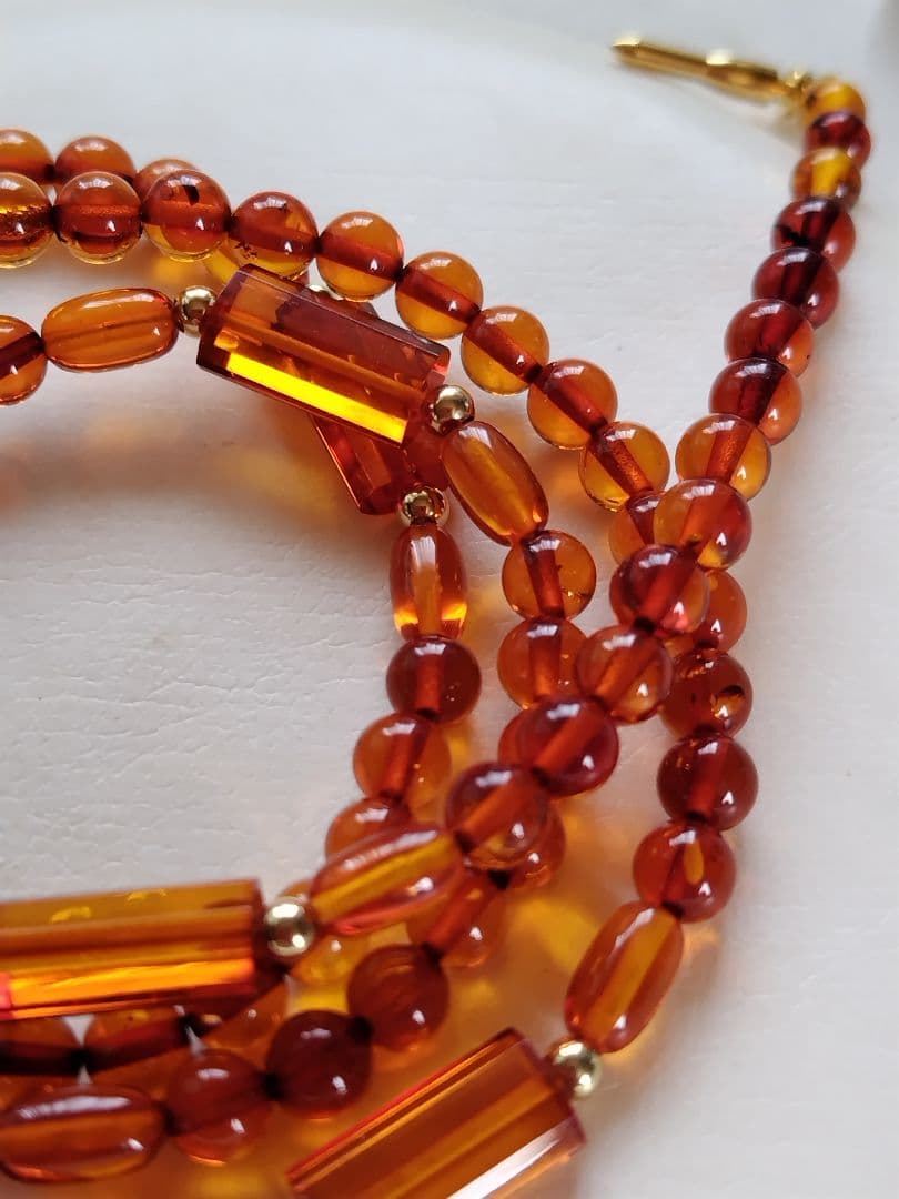 K18 迫力の特大トップ付き、本琥珀のセミロングネックレス