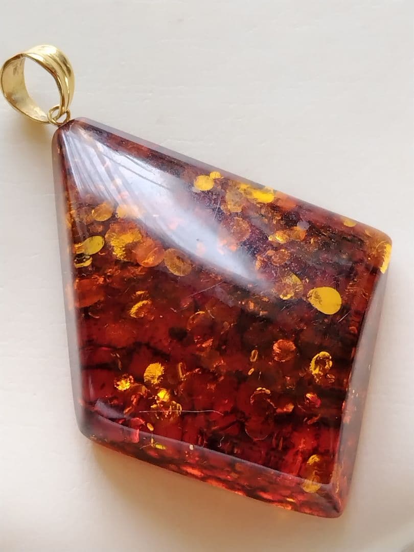 K18 迫力の特大トップ付き、本琥珀のセミロングネックレス