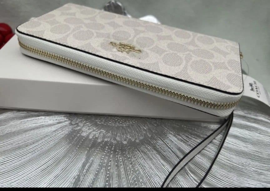 未使用 COACH 長財布 ライトグレー レザー