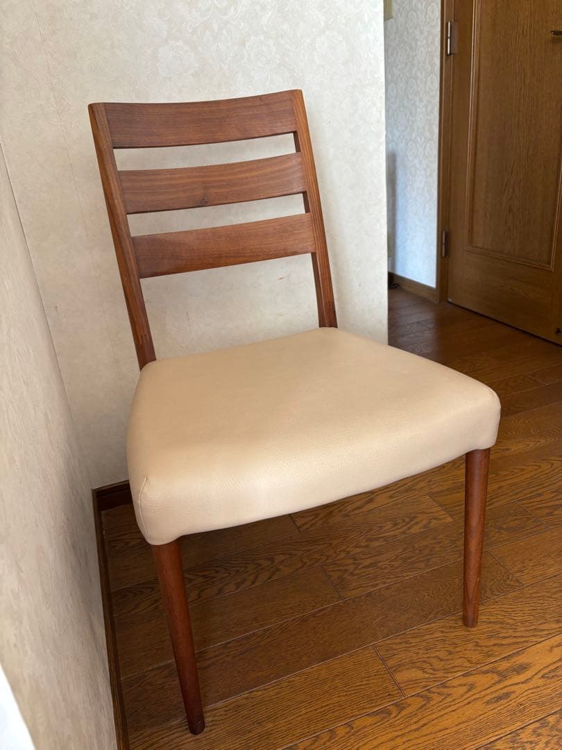 karimoku ダイニングチェア 木製　ベージュ