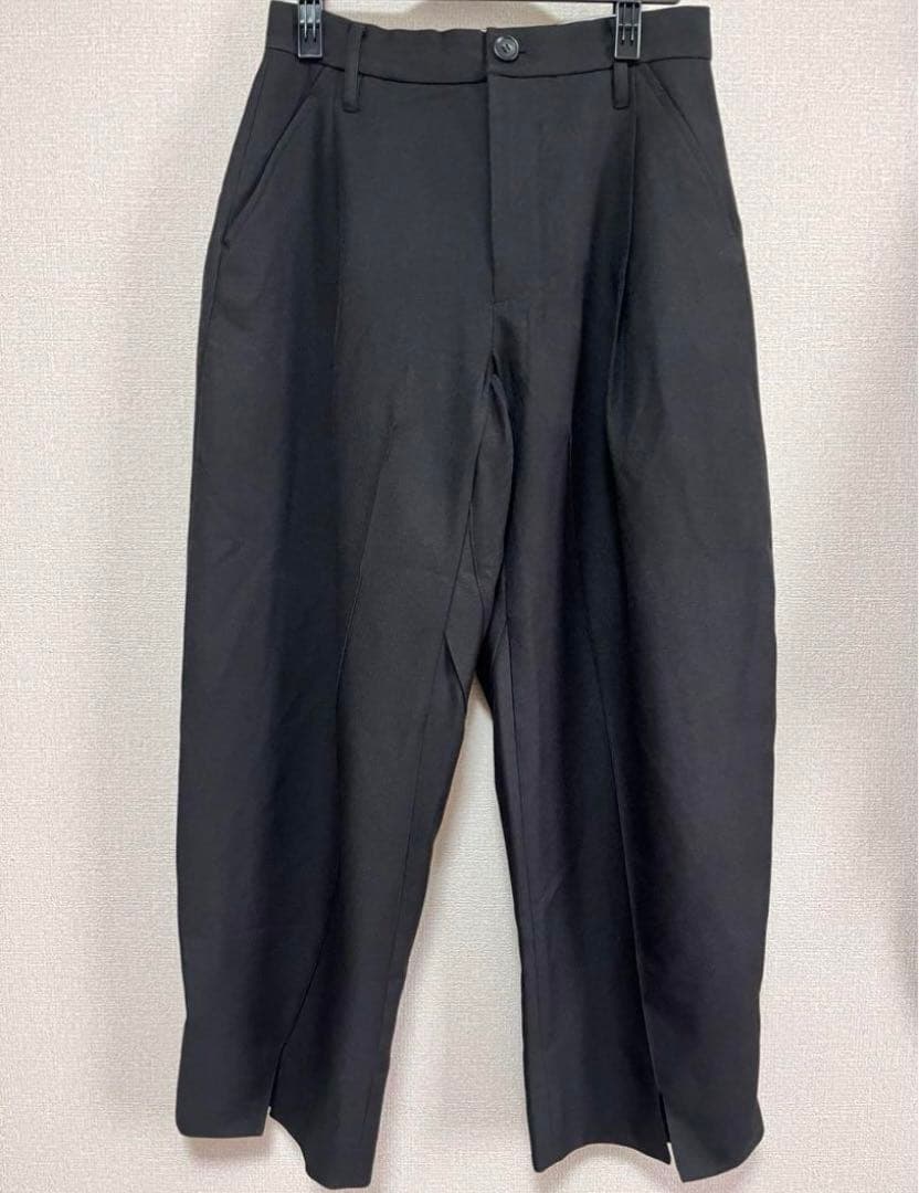 Knuth Marf フロントスリットパンツ 黒