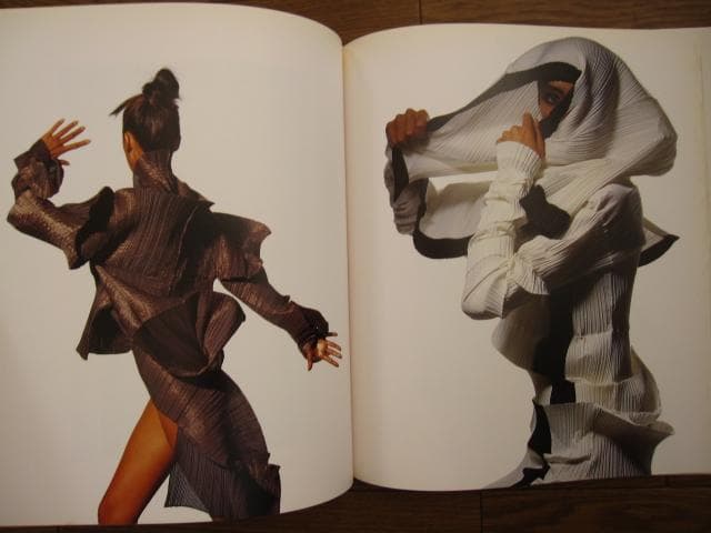 Issey Miyake by Irving Penn 1990　フライヤー付