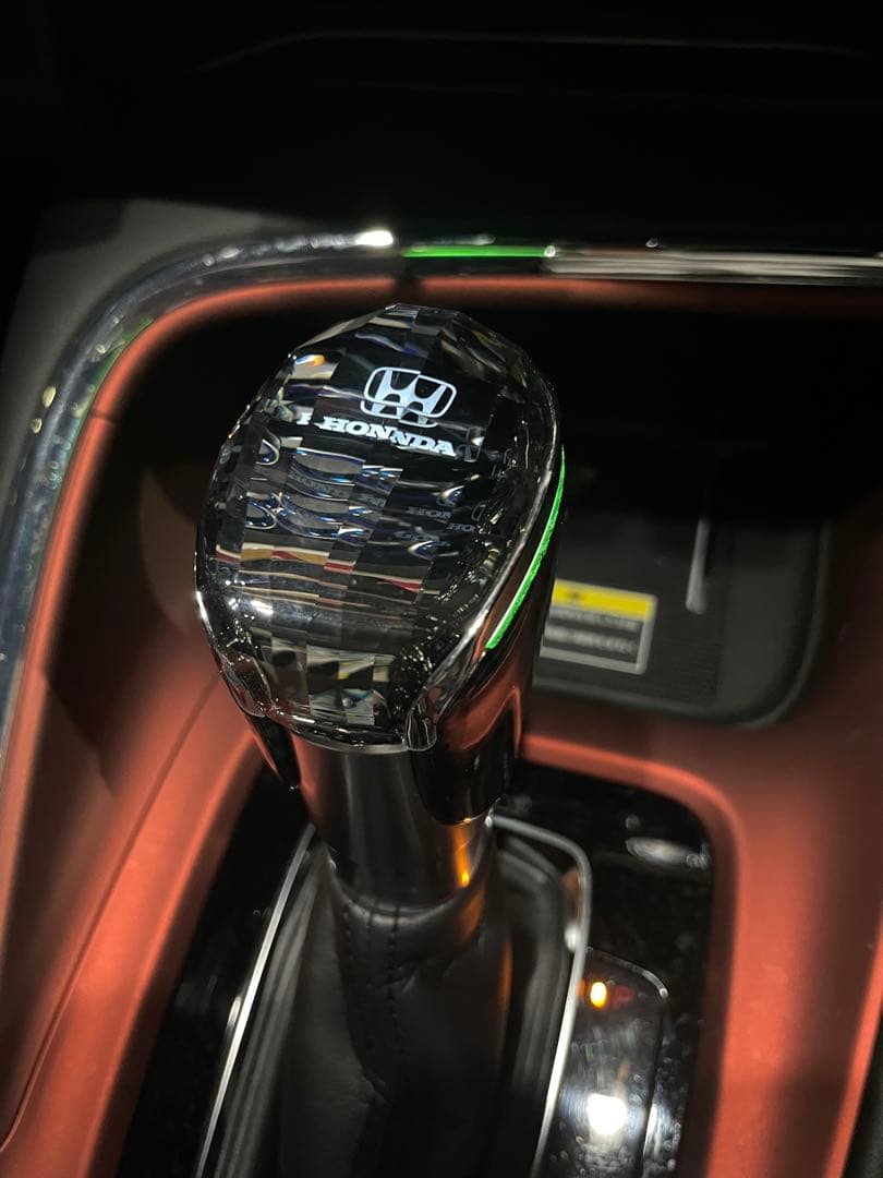 写真追加しました。ヴェゼル 専用 シフトノブ クリスタルデザイン