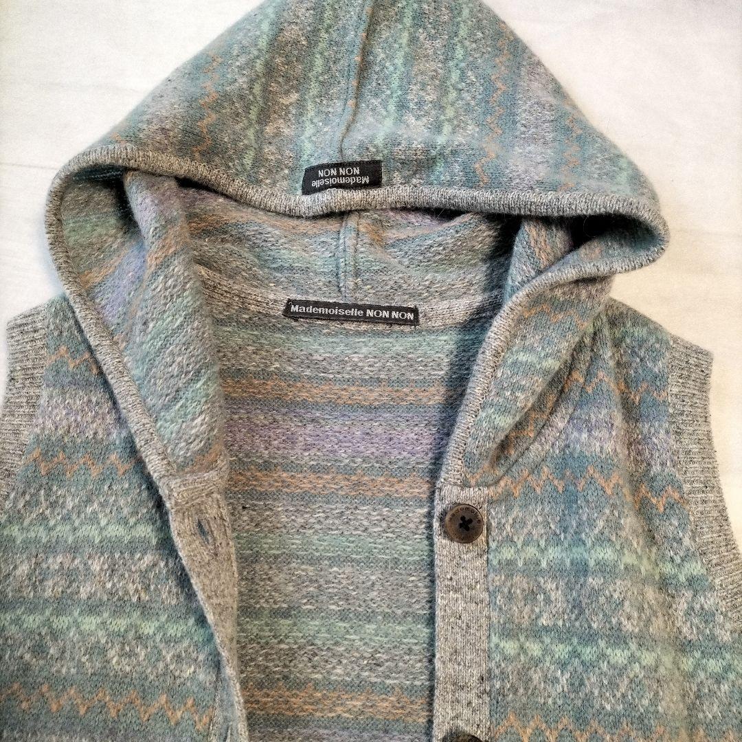 マドモアゼルノンノンフード付きニットベスト