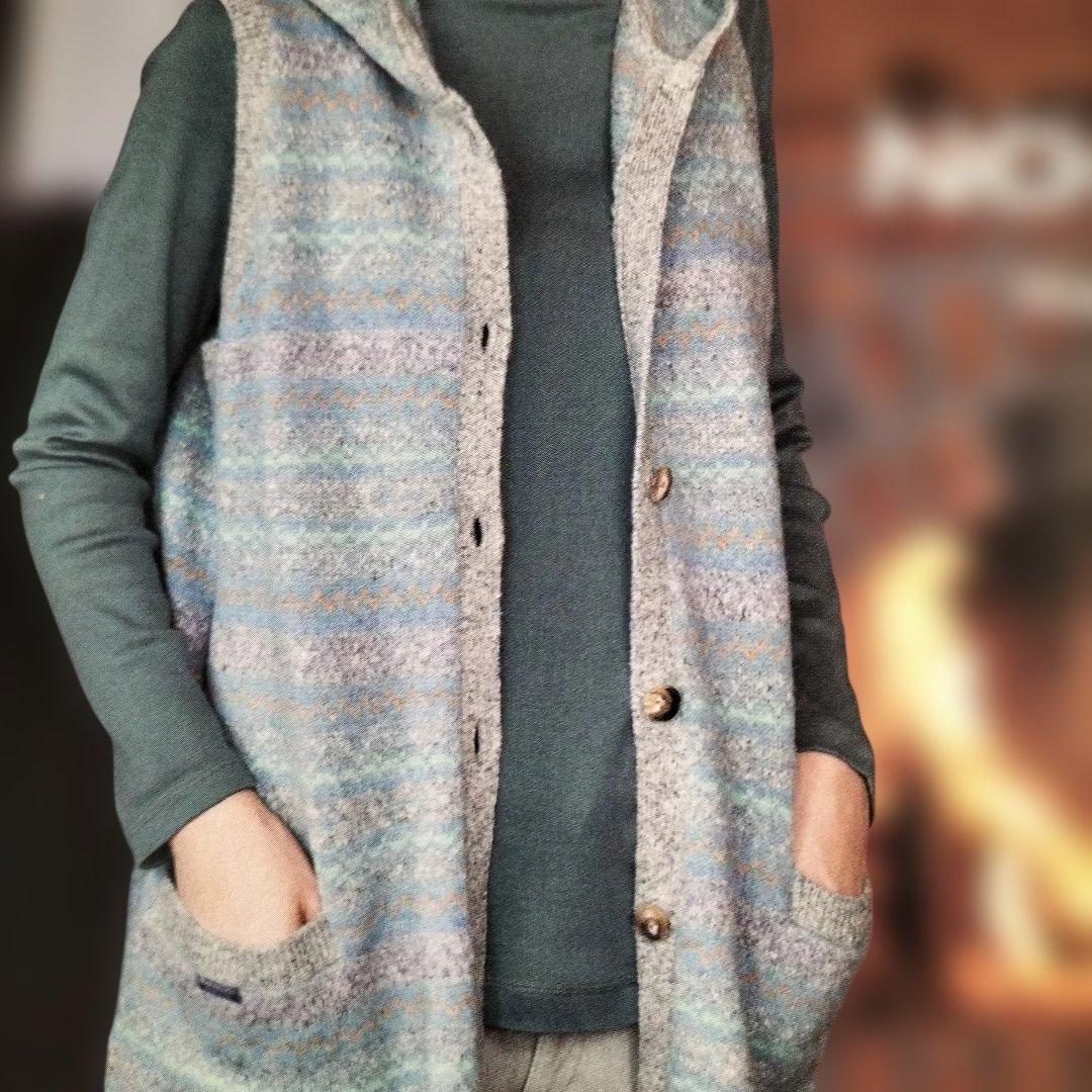 マドモアゼルノンノンフード付きニットベスト