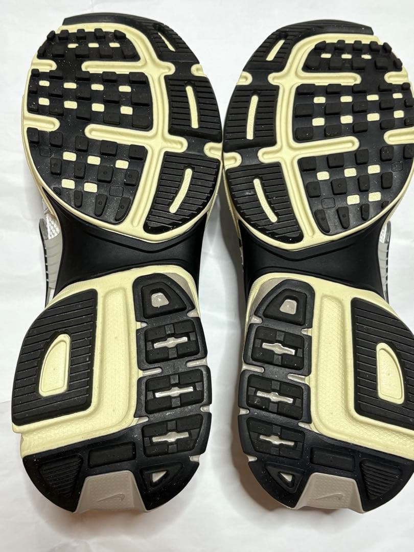 KOU☆HARU極美品＜NIKE＞ウィメンズ V2K RUN/スニーカー