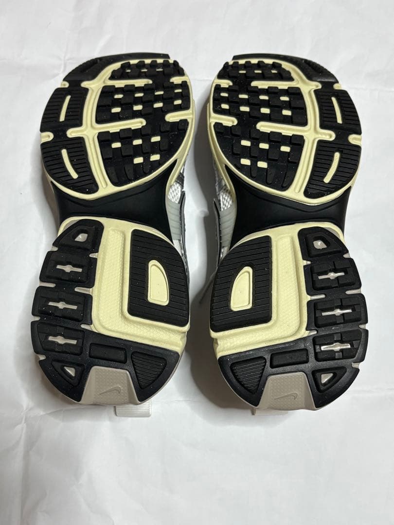 KOU☆HARU極美品＜NIKE＞ウィメンズ V2K RUN/スニーカー