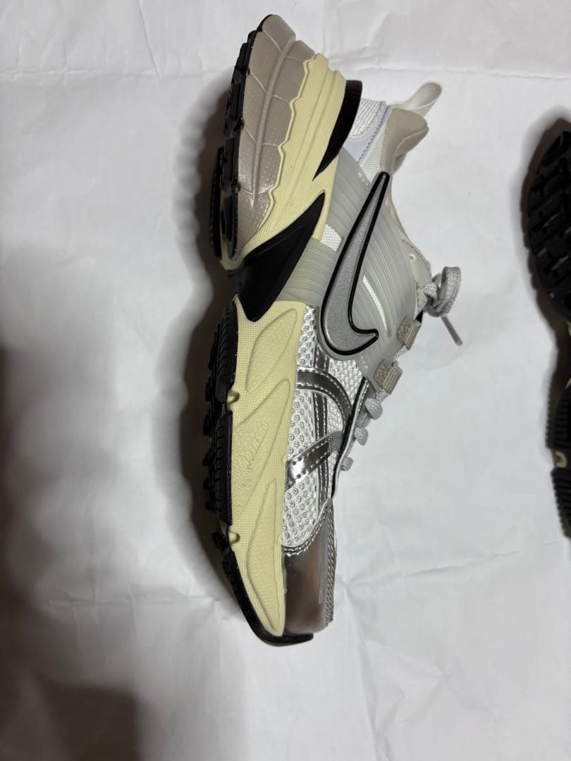 KOU☆HARU極美品＜NIKE＞ウィメンズ V2K RUN/スニーカー