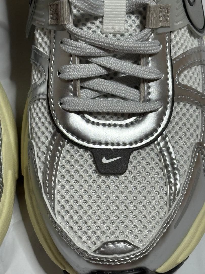 KOU☆HARU極美品＜NIKE＞ウィメンズ V2K RUN/スニーカー