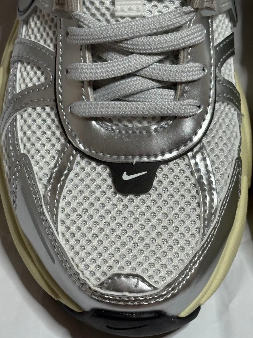 KOU☆HARU極美品＜NIKE＞ウィメンズ V2K RUN/スニーカー