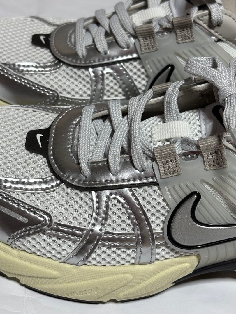 KOU☆HARU極美品＜NIKE＞ウィメンズ V2K RUN/スニーカー