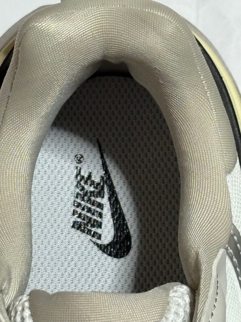 KOU☆HARU極美品＜NIKE＞ウィメンズ V2K RUN/スニーカー