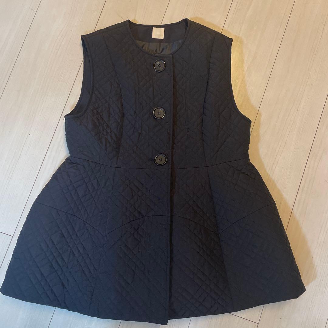 very掲載　THREE SQUARE スリースクエアキルティングジレ　ベスト