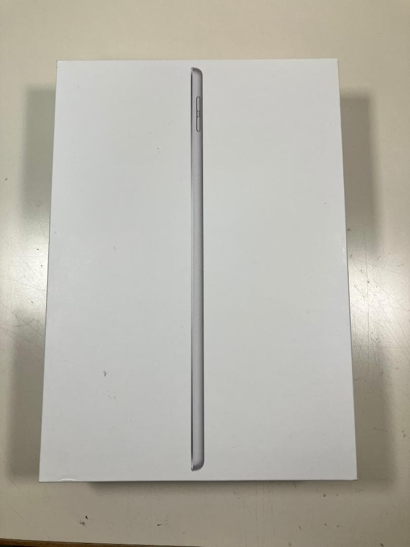 iPad 第9世代　64GB シルバー　Wi-Fiモデル　4点付属品付