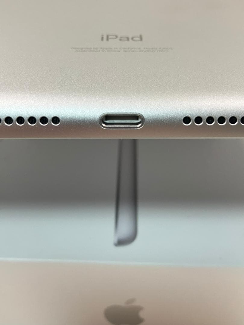 iPad 第9世代　64GB シルバー　Wi-Fiモデル　4点付属品付