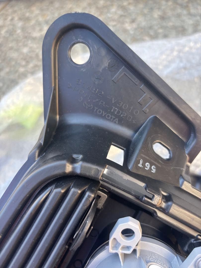 ハイエース　フォグランプ　純正　新車取外し