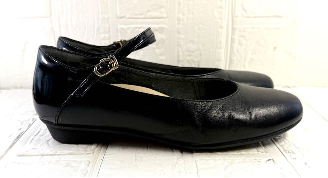 ペダラ レザーエナメルストラップパンプス サイズ23㎝