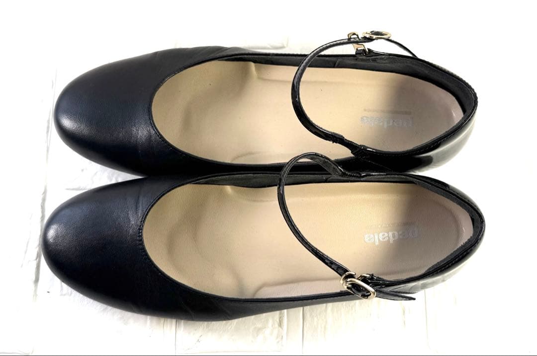ペダラ レザーエナメルストラップパンプス サイズ23㎝