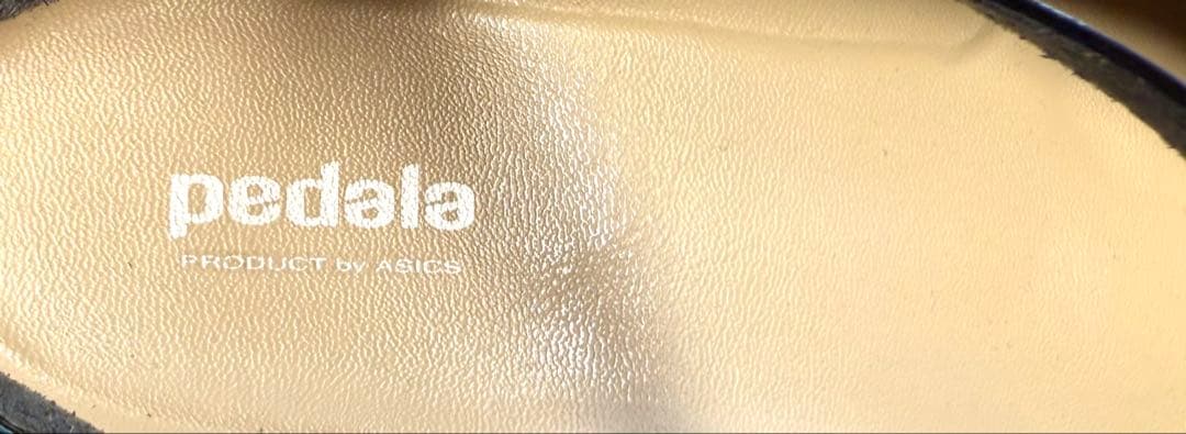 ペダラ レザーエナメルストラップパンプス サイズ23㎝