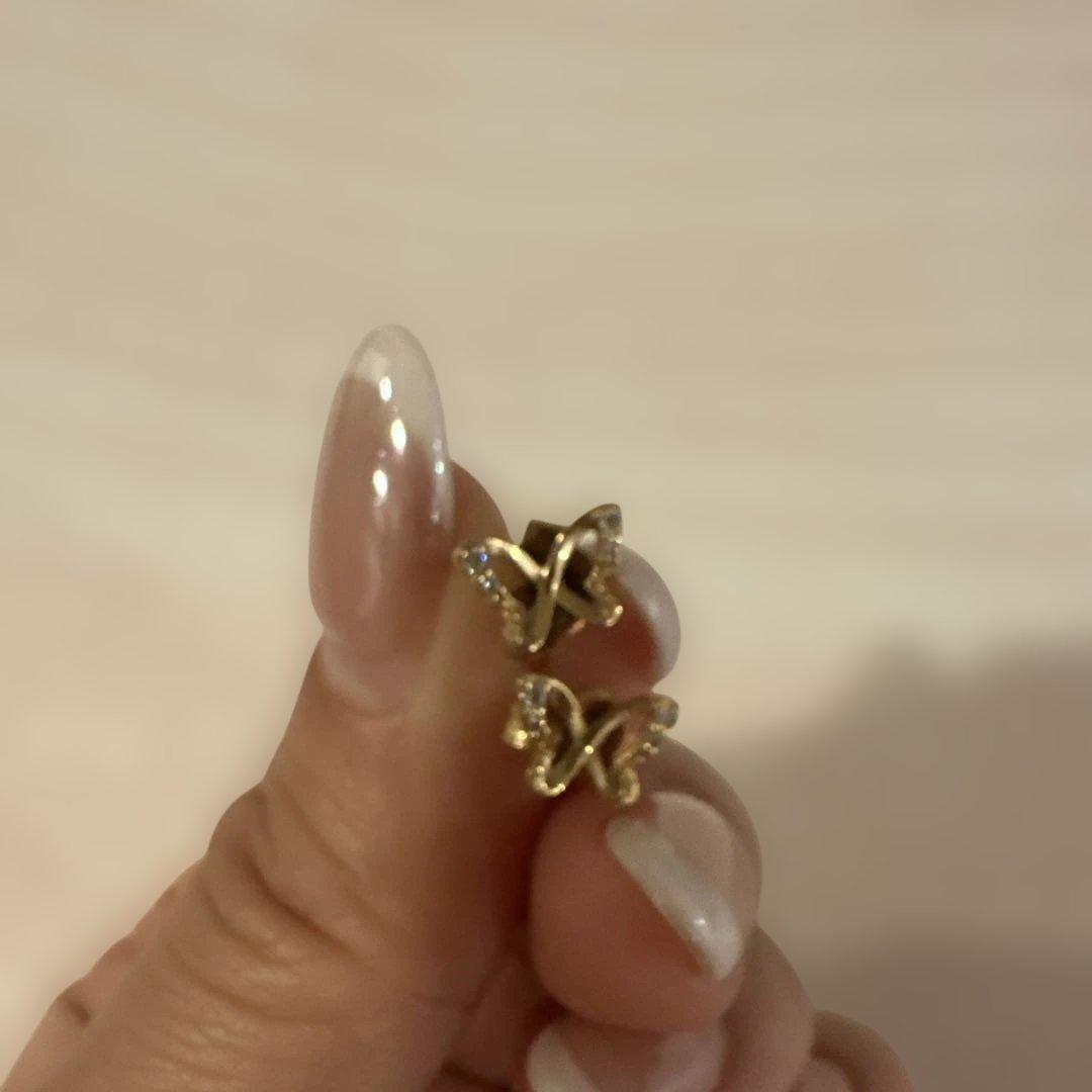 スタージュエリーの「INFINITE BUTTERFLY」ピアス（K18）