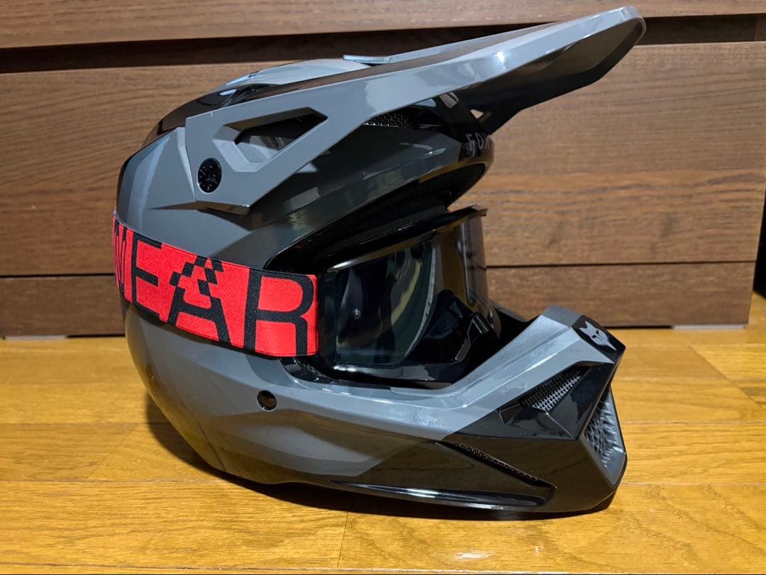 FOX V1 ニトロ　バイクヘルメット（Mサイズ）/ゴーグル　美品