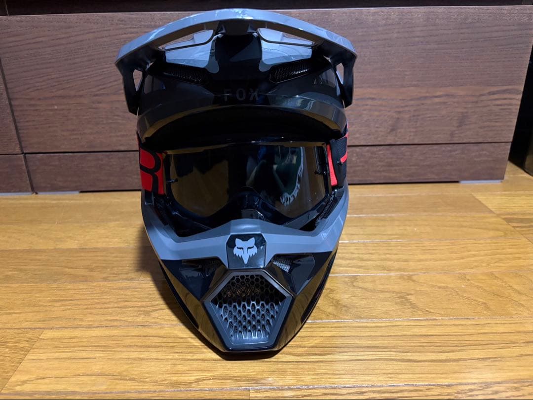 FOX V1 ニトロ　バイクヘルメット（Mサイズ）/ゴーグル　美品